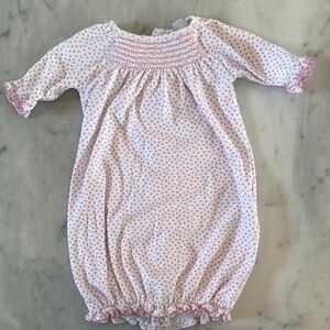 Kissy Kissy newborn gown - size Preemie